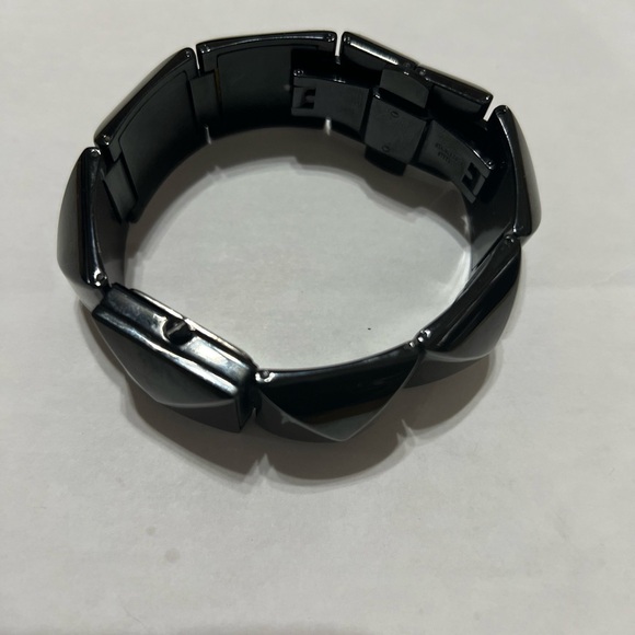 Vince Camuto Ladies Black Metal Pyramid-shaped Bracelet Watch VC/ 5027 Y121 - Picture 4 of 7